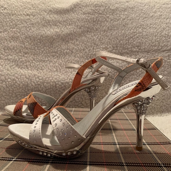 High heels sandals with diamonds. - Picture 2 of 9